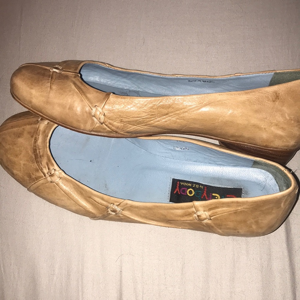 Everybody blonde tan leather flats 39.5 / 9